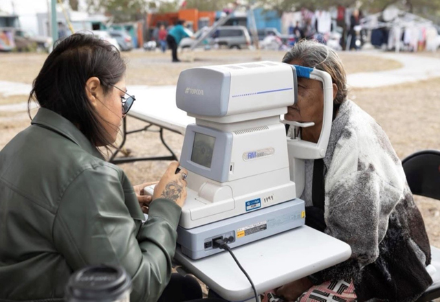 Lleva DIF Matamoros salud visual al Fraccionamiento Canadá; entregan lentes gratuitos