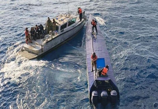 VIDEO Semar intercepta a semisumergible con 4 toneladas de c0c@ína; detienen a tres