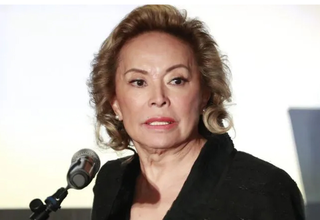 Elba Esther debe pagar 19 mdp en ISR; Corte rechaza revisar amparo a su favor