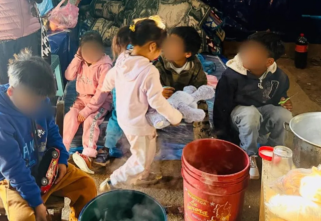Abandonan a ocho niños en casa de cartón en San Cristóbal de las Casas, Chiapas