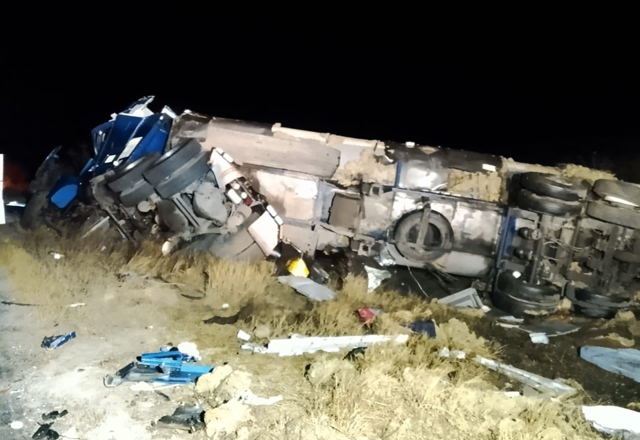 Vuelca pipa en San Fernando; derrama 30 mil litros de aceite en la Victoria-Matamoros