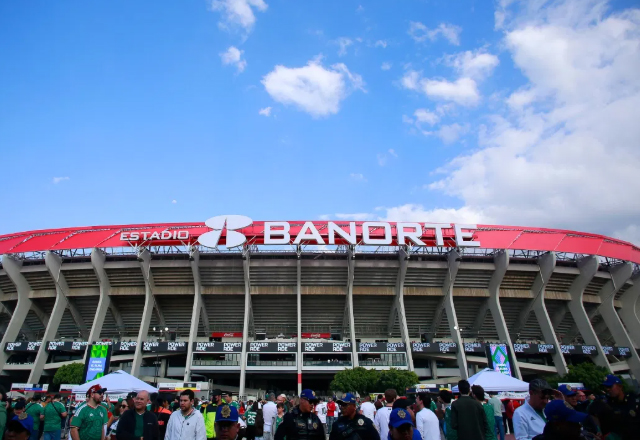 Trag3dia en el Estadio Azteca: Fall3ce aficionado tras caer de palcos en el México vs Portugal