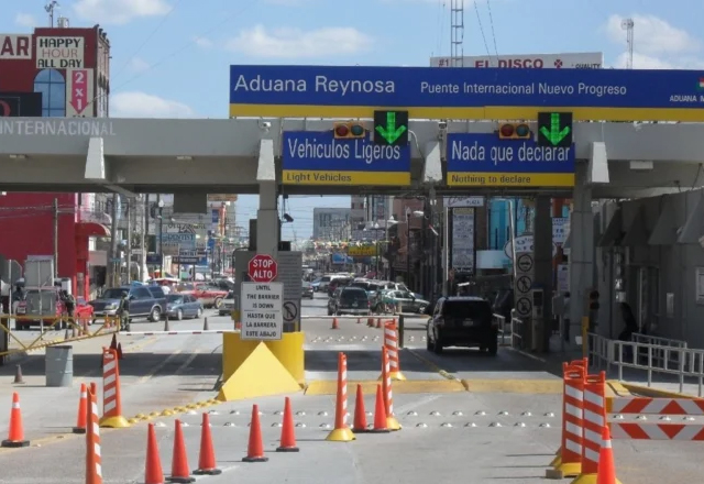 Dos agentes migratorios en proceso por extorsionar a paisanos en Matamoros, Tamaulipas