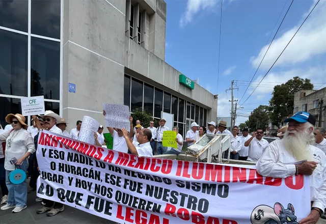 “Nos reducirán 50% pensiones”: truenan pensionados de CFE