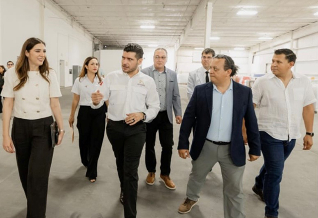 Alcalde y empresarios canadienses dan el banderazo de salida del primer embarque de la empresa Cas Global