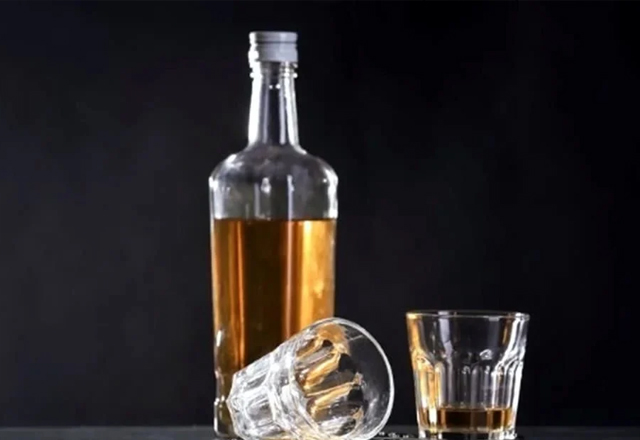 Analizan subir IEPS a alcohol y productos con sodio