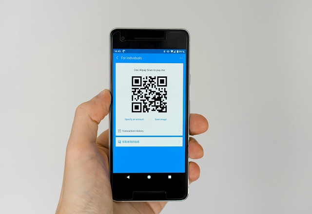 Sin billetera ni tarjetas: La generación que gestiona su ocio y finanzas desde un solo código QR