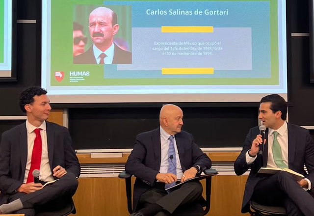 Salinas de Gortari reaparece en Harvard; dialoga sobre México con la comunidad estudiantil